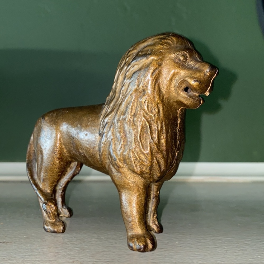 Lion Cast Iron Bank Heavy Detailed Vintage